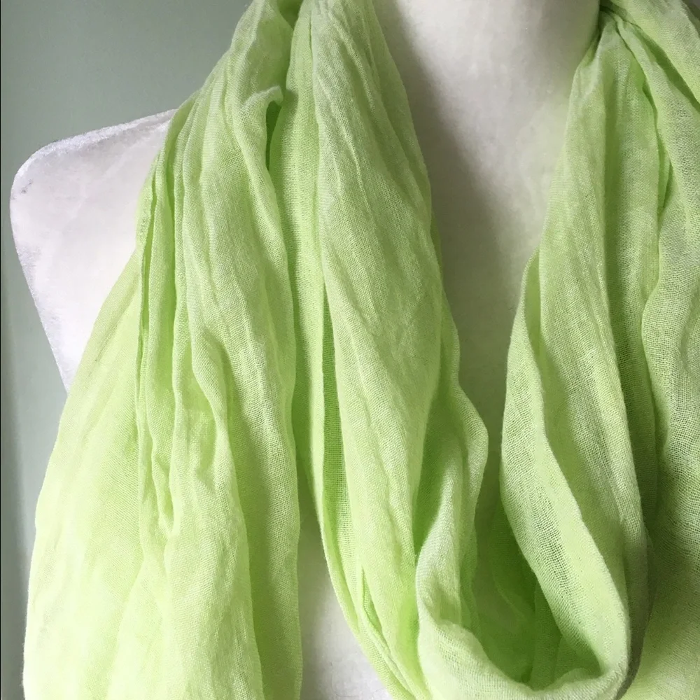 NWOT Eddie Bauer green scarf